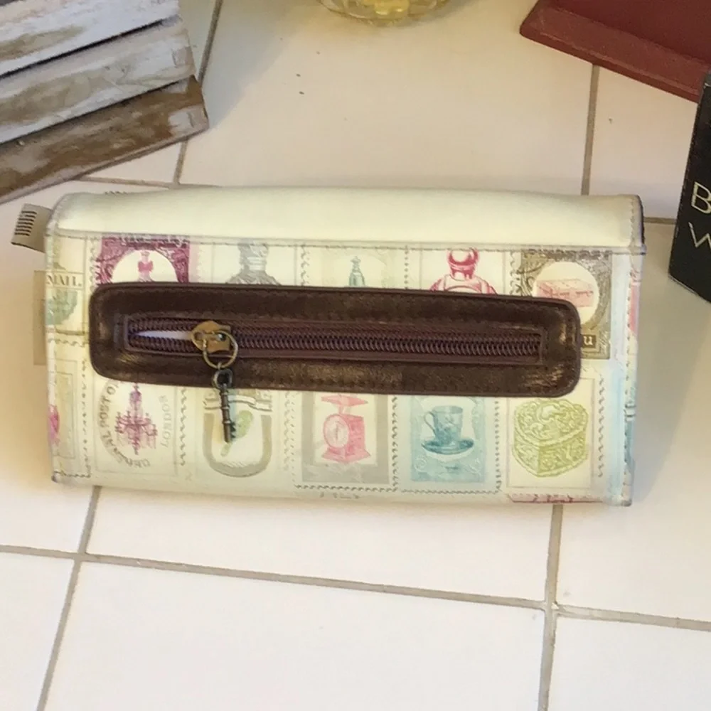 ‘Disaster Designs by London’ Post Card Wallet - Picture 5 of 8